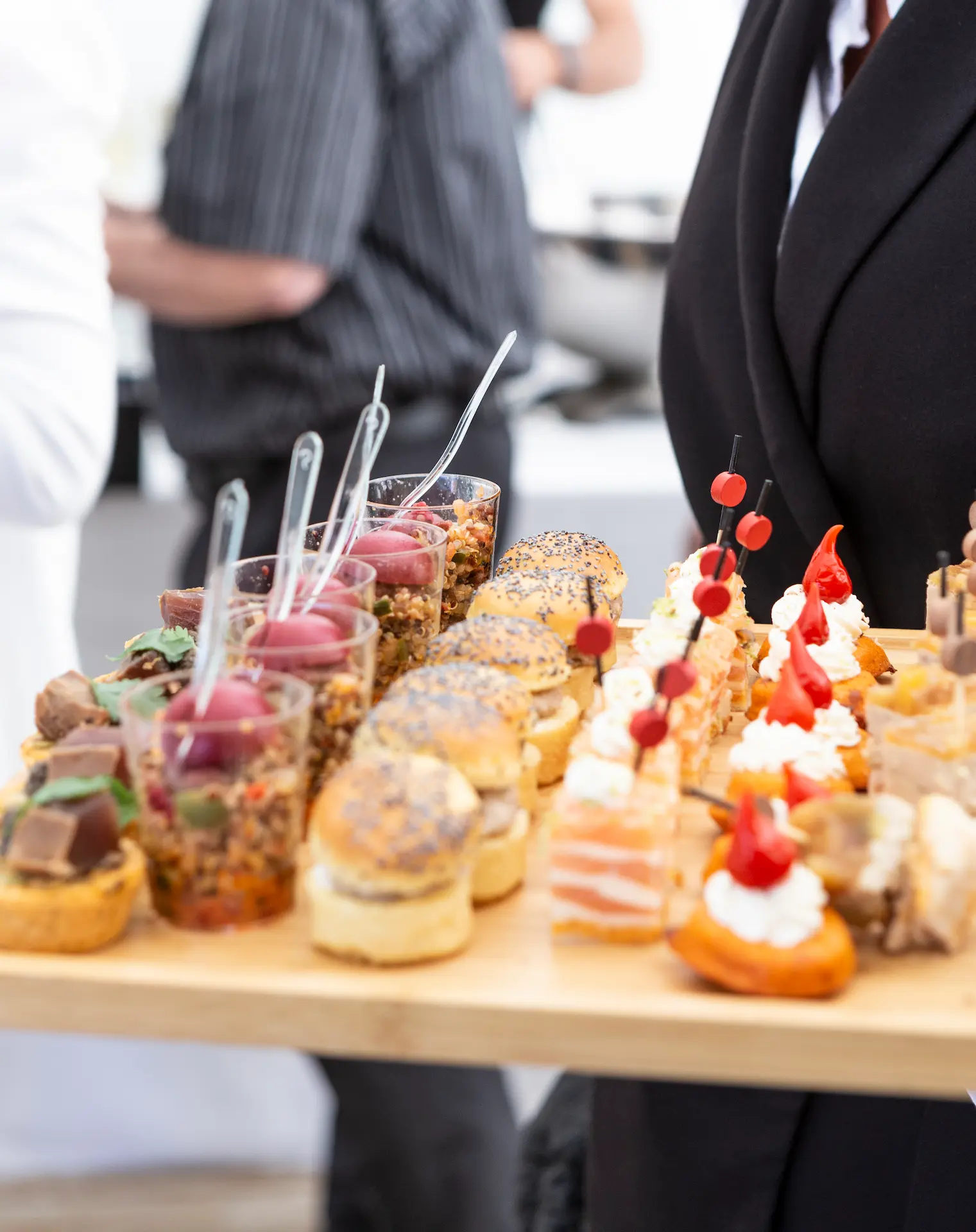plateau petit four sucré fraise crevette évènement profesionnel domaine manoir des marronniers mariage